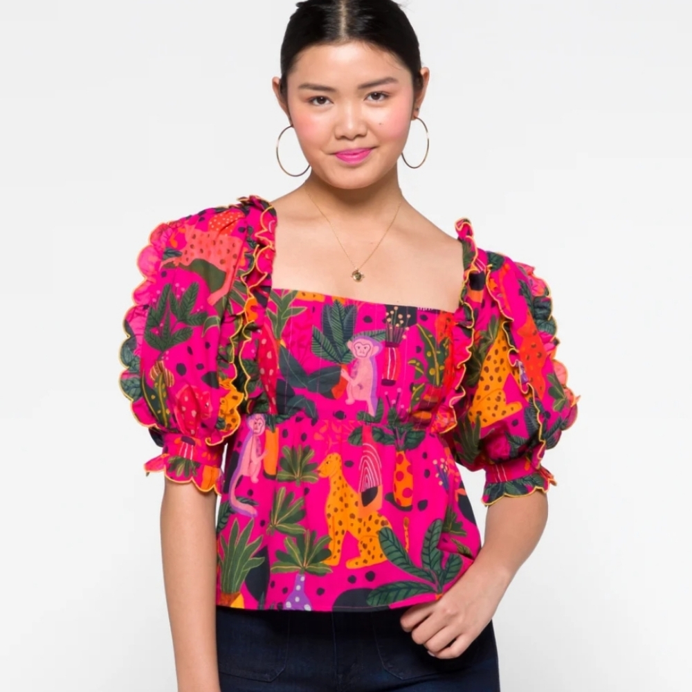 Farm Rio Pop Leopards Blouse Size Small NWT Valentine's Spring Beach Vacay